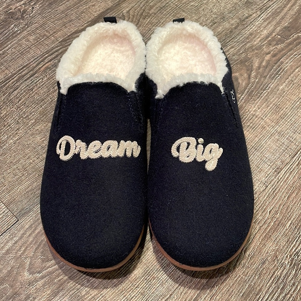 Women’s navy blue Spenco slippers. Women’s size 8.5. NWOT